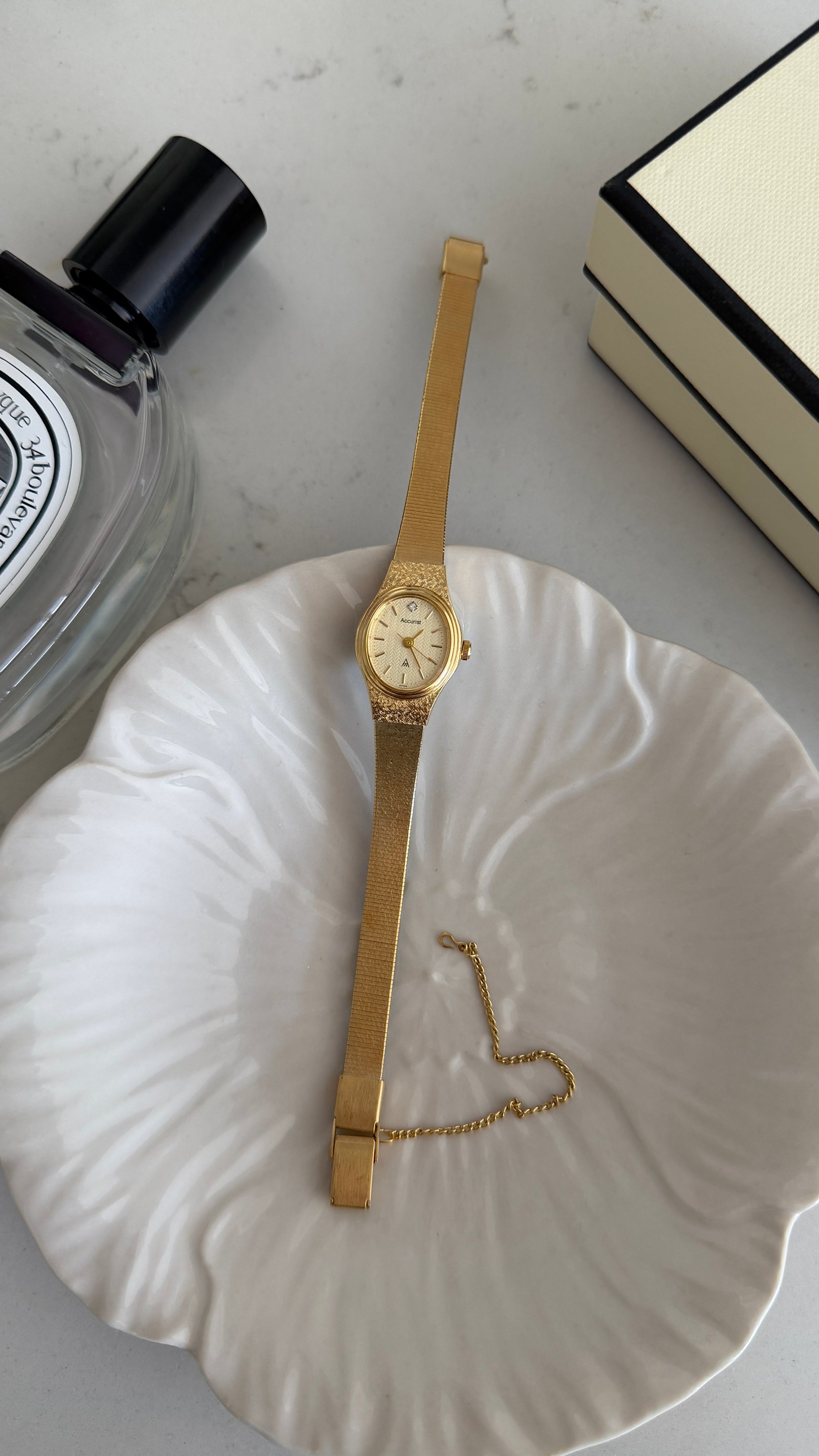Accurist Altın Kaplama Vintage Kol Saati