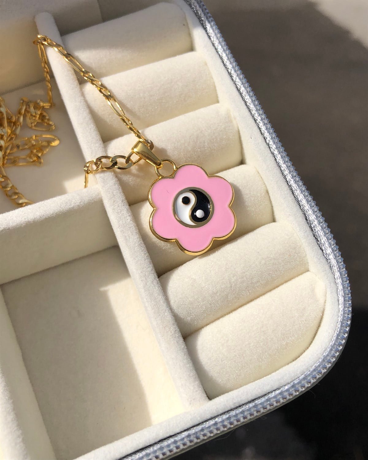 Pembe Mineli Çiçekli Yin Yang Kolye
